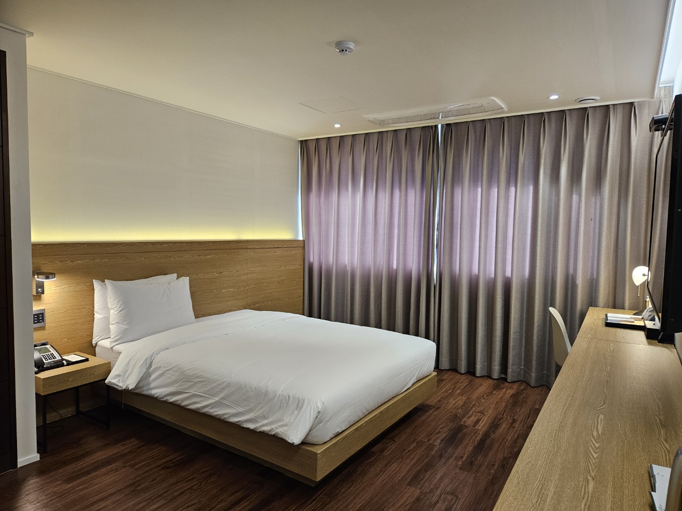 room-card-img-3